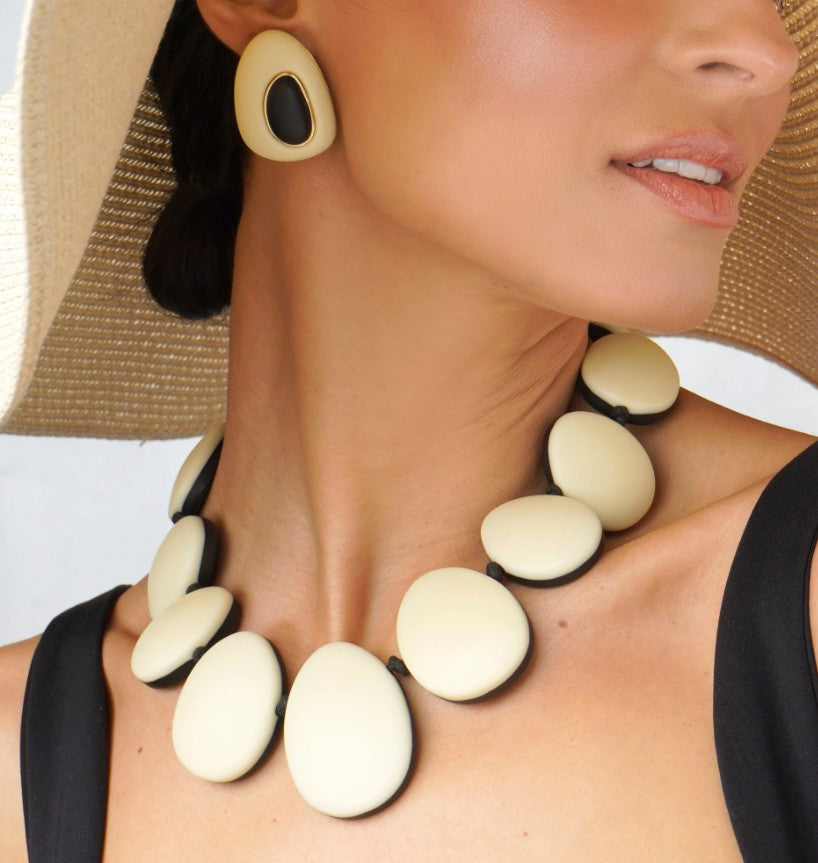 Serena Necklace - Beige and Black